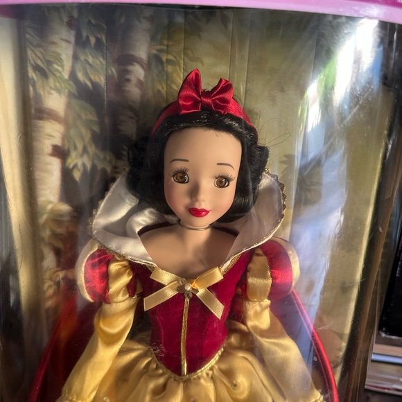 Disney Porcelain Doll Snow White - Picture 2 of 5